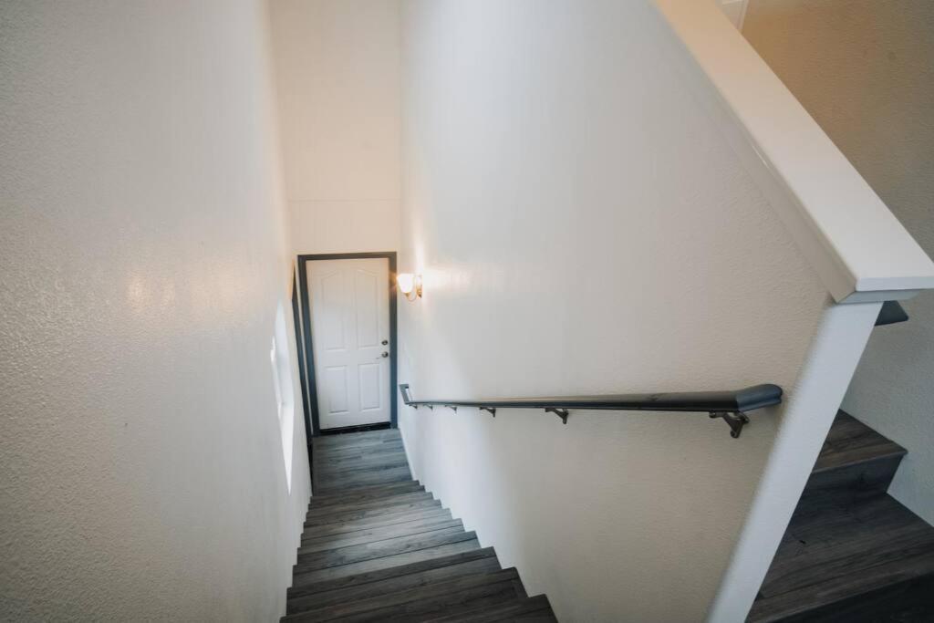 Gorgeous Upstairs Studio With Patio And Laundry Chico Exteriér fotografie