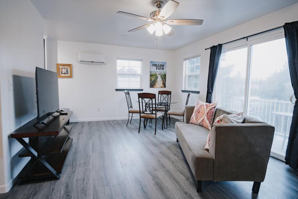 Gorgeous Upstairs Studio With Patio And Laundry Chico Exteriér fotografie