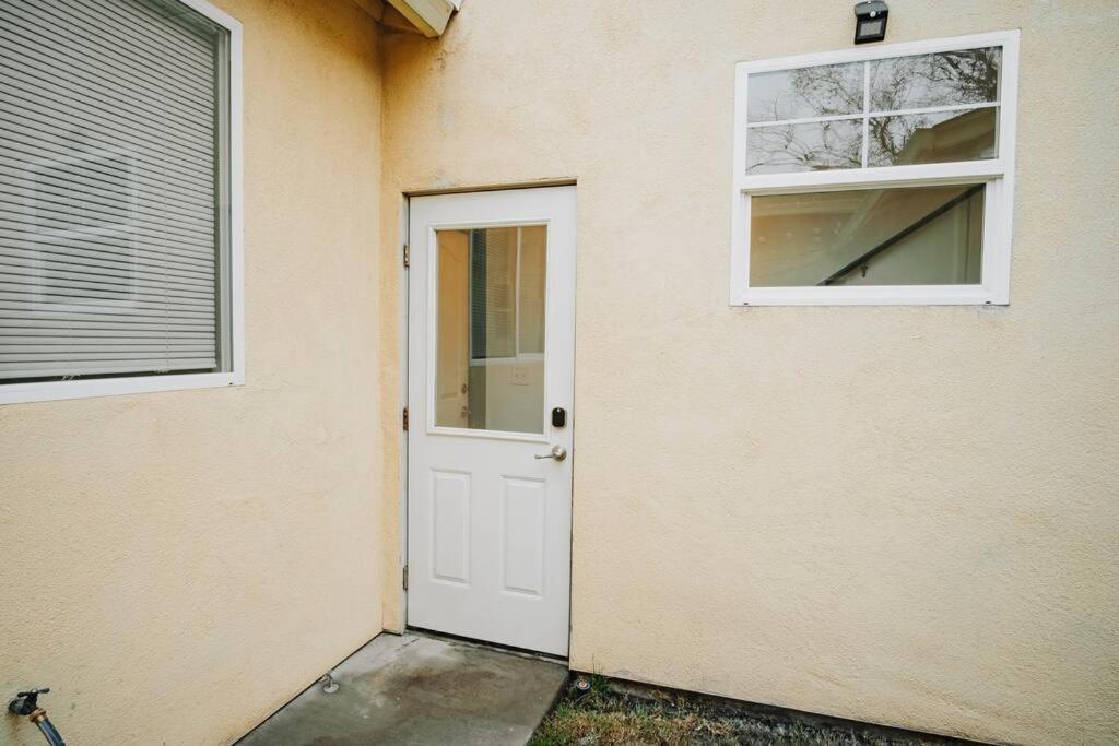 Gorgeous Upstairs Studio With Patio And Laundry Chico Exteriér fotografie